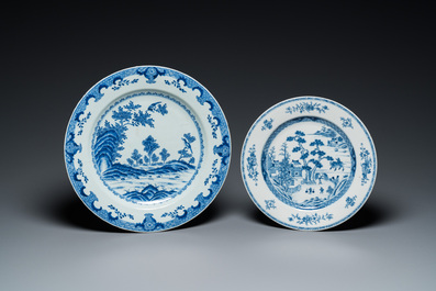 Een Chinese blauw-witte schotel en zeven borden met bloemen en landschappen, Kangxi/Qianlong