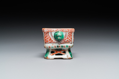 A small Chinese wucai ko-sometsuke incense bowl on stand for the Japanese market, Transitional period