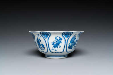 Bol en porcelaine de Chine bleu et blanc &agrave; d&eacute;cor de gar&ccedil;ons jouant, marque de Fu Hai Cang Zhen 福海藏珍, Daoguang