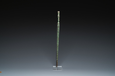 Een Chinees bronzen zwaard met inscripties, Periode der Strijdende Staten of Han, ca. 3e eeuw v.C.