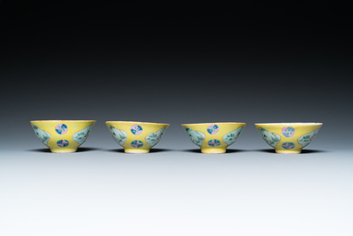 Eleven Chinese famille rose bowls, 19/20th C.