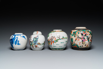 Sept pots en porcelaine de Chine en bleu et blanc, famille rose et famille verte, 19/20&egrave;me