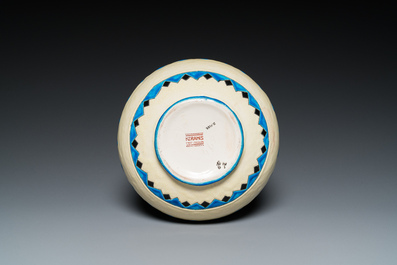 Charles Catteau (1880-1966) pour Boch K&eacute;ramis: un vase Art Deco de forme globulaire &agrave; d&eacute;cor d'hirondelles en &eacute;maux craquel&eacute;s