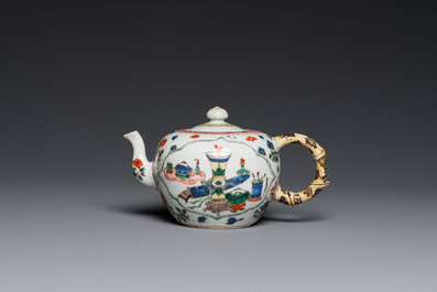 A Chinese famille verte 'antiquities' teapot and cover, Kangxi