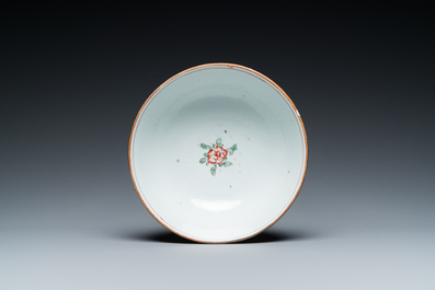 A Chinese famille verte 'cranes' plate and a 'peony scroll' bowl, Kangxi