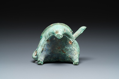 A Chinese bronze 'he' wine ewer, Western Zhou, ca. 11th-8th C. b.C.