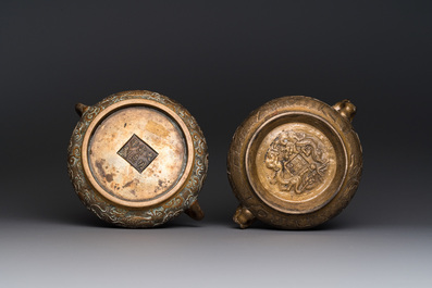 Twee Chinese bronzen wierookbranders, Xuande merken, 19/20e eeuw