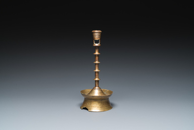 A Dutch or Flemish knotted bronze candlestick, 15/16th C.