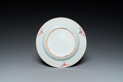 Assiette en porcelaine de Chine famille rose &agrave; d&eacute;cor de canards mandarins et d'immortels, Yongzheng