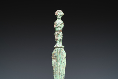 Een Chinees bronzen zwaard met inscripties, Periode der Strijdende Staten of Han, ca. 3e eeuw v.C.