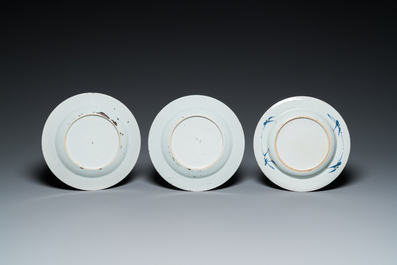 Un plat et sept assiettes en porcelaine de Chine en bleu et blanc &agrave; d&eacute;cor de fleurs et de paysages, Kangxi/Qianlong