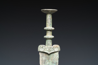 Ep&eacute;e en bronze, Chine, P&eacute;riode des Royaumes Combattants, 5/4&egrave;me av. J.-C.