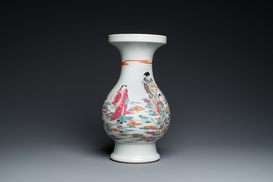 A Chinese famille rose Yongzheng-style vase, 20th C.