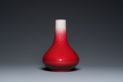 Vase de forme bouteille en porcelaine de Chine &agrave; &eacute;mail langyao, 18/19&egrave;me