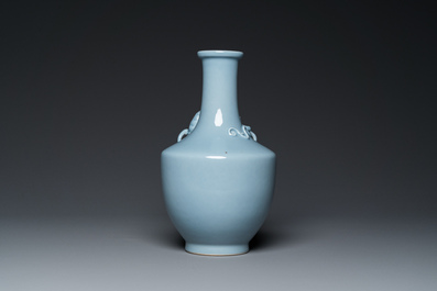 Vase en porcelaine de Chine en claire de lune monochrome, marque de Yongzheng, R&eacute;publique