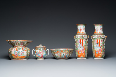 An extensive collection of Chinese Canton famille rose porcelain, 19th C.