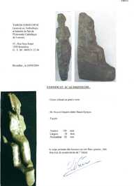 Een sculptuur van Osiris in groene steen, een scarabee in steatiet en een Thot in groene frit, Egypte, Nieuwe Rijk tot Ptolema&iuml;sche periode