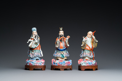 Drie Chinese famille rose sculpturen van sterrengoden, zegelmerk, 19/20e eeuw