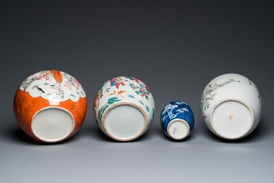 Quatre pots couverts en porcelaine de Chine famille rose et en bleu et blanc, 19/20&egrave;me