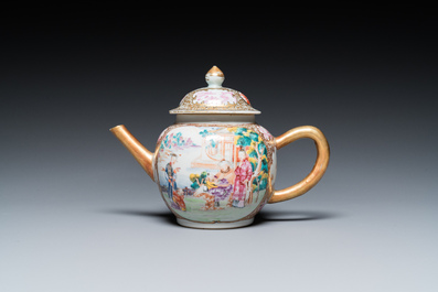 Th&eacute;i&egrave;re couverte en porcelaine de Chine famille rose &agrave; sujet mandarin, Qianlong