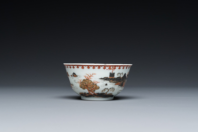 Rare tasse et soucoupe en porcelaine de Chine famille rose &agrave; d&eacute;cor d'une vue de port, Yongzheng