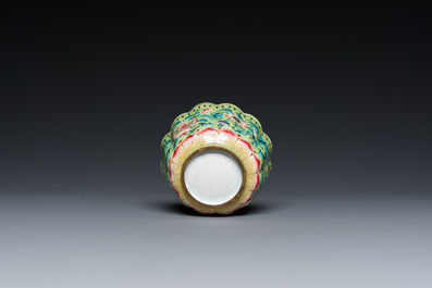 A Chinese green-ground Canton enamel cup on trembleuse stand, Qianlong