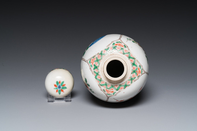 Vase couvert en porcelaine de Chine famille verte &agrave; d&eacute;cor des quatre saisons, Kangxi