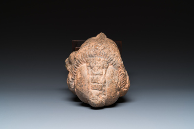 Een Javaans hoofd van Shiva in andesiet, Indonesi&euml;, wellicht 8/9e eeuw