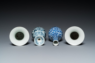 Huit vases en porcelaine de Chine en bleu et blanc, 18/20&egrave;me