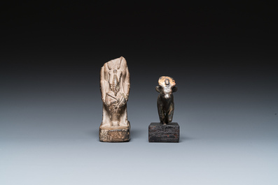 Une sculpture d'un pr&ecirc;tre ou fonctionnaire avec Osiris en basalte et une d'Apis en bronze, Egypte, Basse &eacute;poque