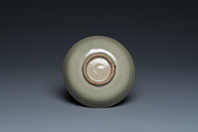 Een Chinese Yaozhou celadon kom, Song of later