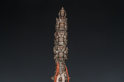Grand phurba en bronze, Tibet, 19&egrave;me