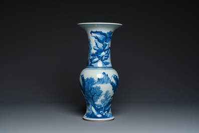 Vase de forme 'yenyen' en porcelaine de Chine en bleu et blanc &agrave; d&eacute;cor de figures dans un paysage, 19/20&egrave;me