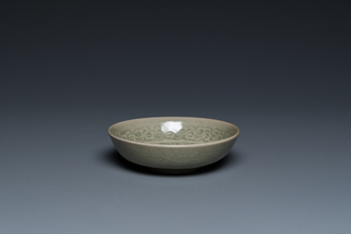 Petite coupe en porcelaine de Chine en c&eacute;ladon de Yaozhou, Song ou post&eacute;rieur