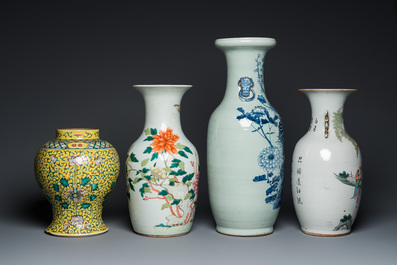 Vier Chinese famille rose en celadon vazen, 19/20e eeuw