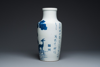 Vase en porcelaine de Chine en bleu et blanc &agrave; d&eacute;cor d'un cerf et d'une grue, marque de Tao Cheng Tang 陶成堂, 18/19&egrave;me