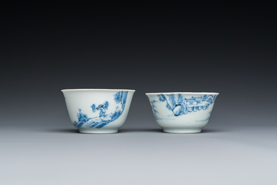 Deux tasses en porcelaine de Chine en bleu et blanc, Yongzheng