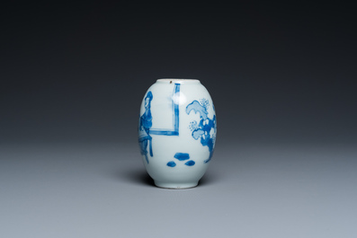 A Chinese blue and white tea caddy, Kangxi