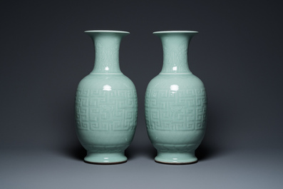 Een paar Chinese monochrome celadon vazen met onderglazuur decor op houten sokkels, Qianlong merk, 18/19e eeuw