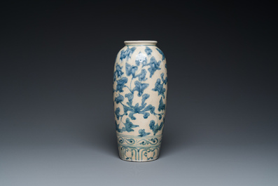 A Vietnamese or Annamese blue and white vase, 14/15th C.