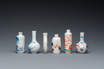 Four various Chinese snuff bottles and two miniature bottle vases, 19/20th C.