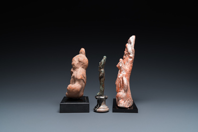 Deux sculptures en terre cuite, une en bronze et une amulette turquoise, Egypte, Basse &eacute;poque et p&eacute;riode ptol&eacute;ma&iuml;que