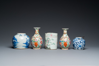 An extensive collection of varied Chinese porcelain wares, 19/20th C.