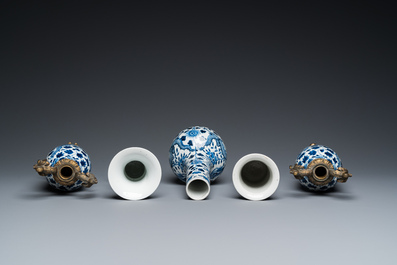 Five Chinese blue and white vases, 19th C.