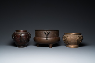 Six br&ucirc;le-parfums et vases en bronze, Japon, Edo/Meiji, 18/19&egrave;me