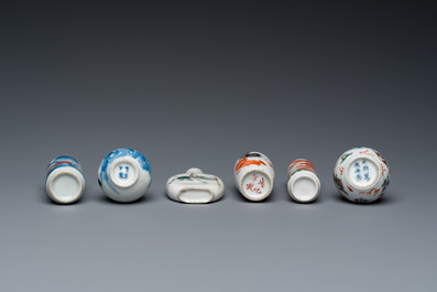 Four various Chinese snuff bottles and two miniature bottle vases, 19/20th C.