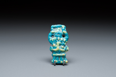 Deux sculptures en terre cuite, une en bronze et une amulette turquoise, Egypte, Basse &eacute;poque et p&eacute;riode ptol&eacute;ma&iuml;que