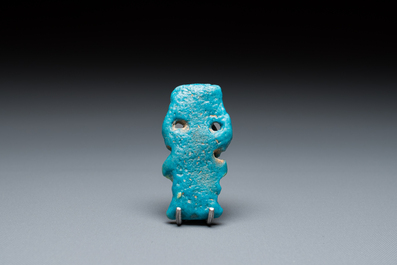 Deux sculptures en terre cuite, une en bronze et une amulette turquoise, Egypte, Basse &eacute;poque et p&eacute;riode ptol&eacute;ma&iuml;que