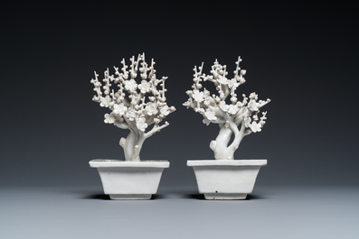 Paire d'arbres aux oiseaux en porcelaine blanche de Dehua, Chine, Kangxi