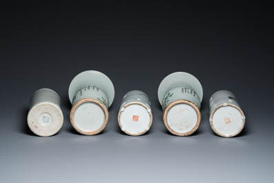 Trois porte-chapeaux et une paire de vases de forme 'gu' en porcelaine de Chine qianjiang cai, 19/20&egrave;me